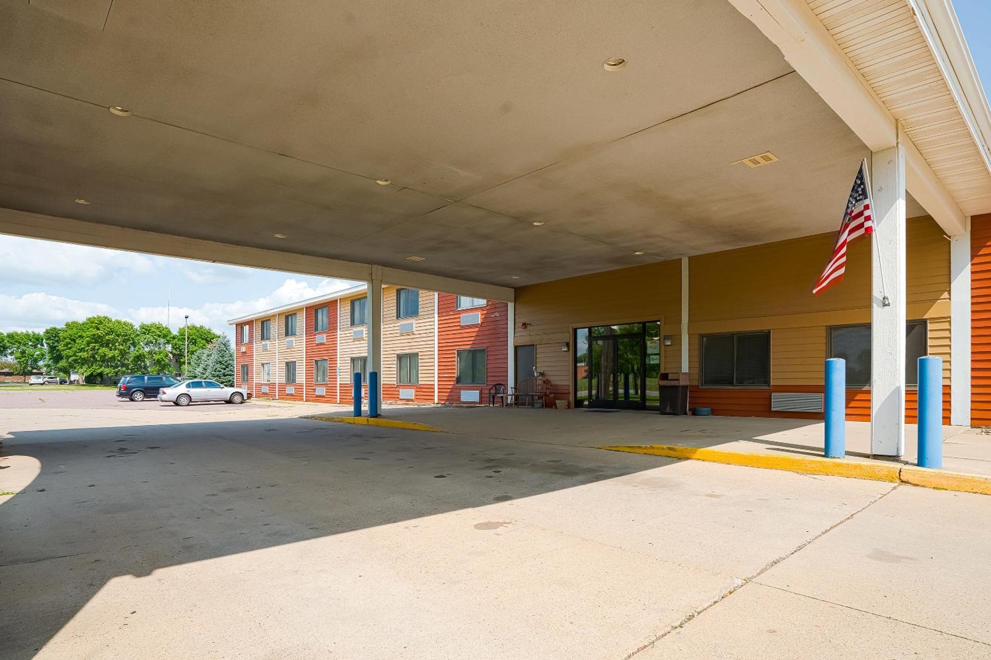 Oyo Hotel Redwood Falls Near Jackpot Casino エクステリア 写真